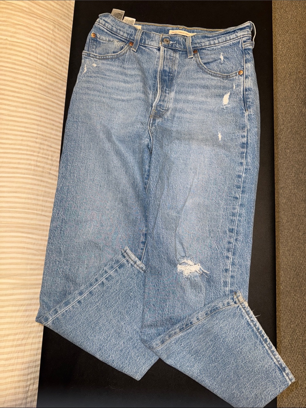Levi's Ribcage Straight Ankle Jeans - Picture 5 of 8